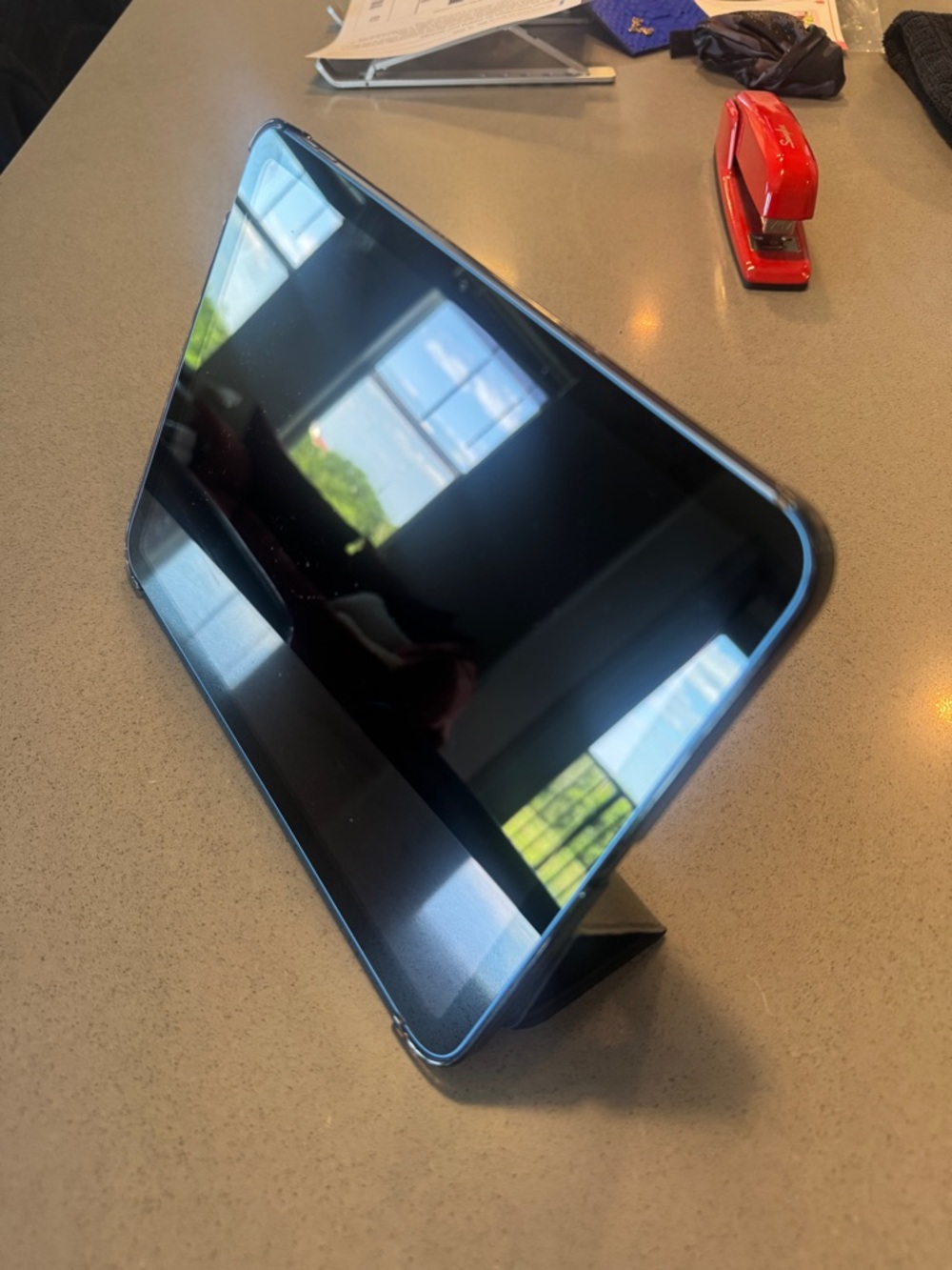 Apple iPad 10.9 inch, 10th gen, 256GB WiFi, blue. Case and charger included!!! - Picture 7 of 14